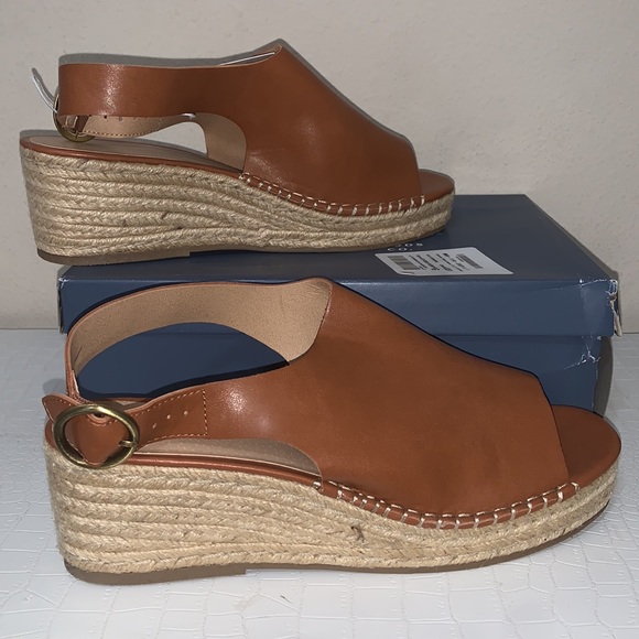 Universal Thread Goods (Target Brand) tan wedges. Style Ava. Size 10 - Picture 5 of 5
